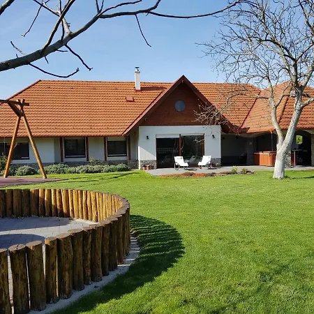 Villa Holiday شقة Poroszló