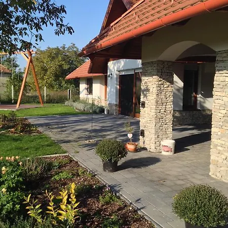 Villa Holiday Poroszló Apartman *