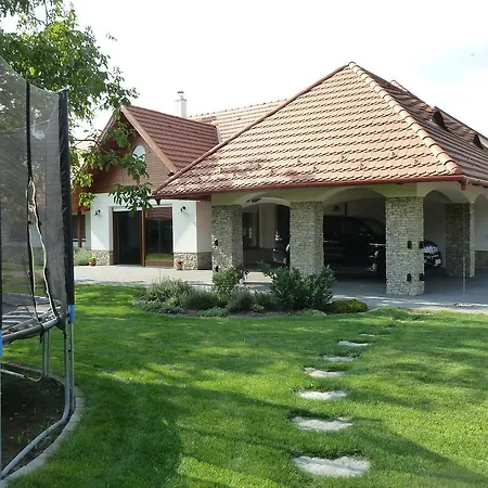 Villa Holiday Apartment *